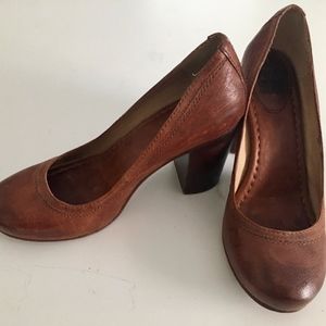 Frye Carson Pumps